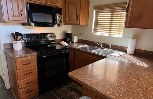 Almont Cabin | Cozy "Tiny Home" style Cabin Perfect for Couples and Families