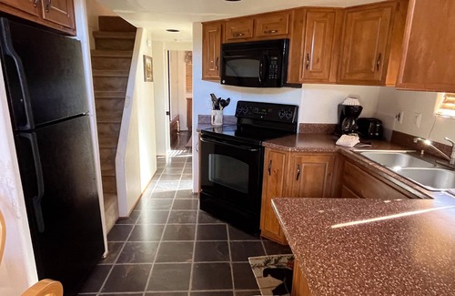 Almont Cabin | Cozy "Tiny Home" style Cabin Perfect for Couples and Families