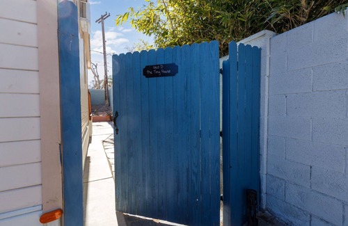 Royal Crest Rancheros House | Cozy Tiny House for Two with Private Yard in Paradise