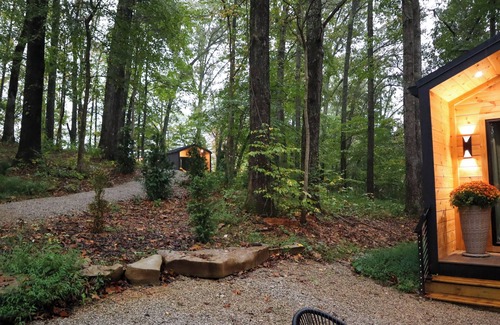 Sparta House | Cozy Tiny House Retreat Hot Tub & Fire Pit