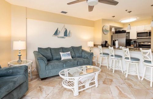 Monroe County Condo | Cozy Top Floor Condo close to Diving, Snorkeling & Fishing charters! Sleeps 6