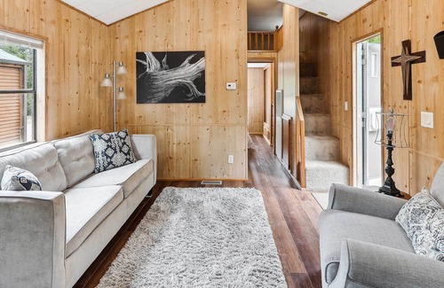 Oak Grove Cabin | Cozy Toronto Lake Cabin < 2 Mi to Marina!