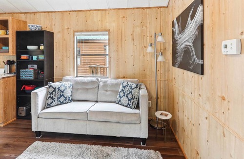 Oak Grove Cabin | Cozy Toronto Lake Cabin < 2 Mi to Marina!