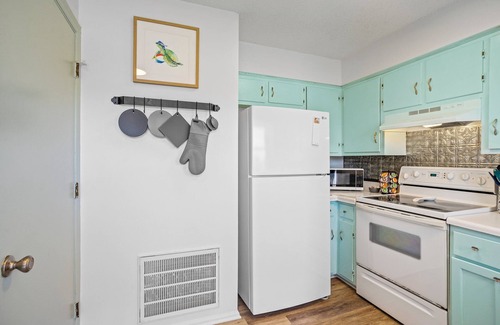 Sneads Ferry House | Cozy Townhouse w/Beach Access & Intracoastal View