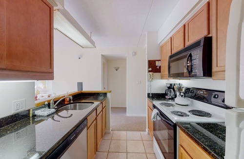Warren Condo | Cozy townhome with on-site pools, hot tub, tennis, game room & gym
