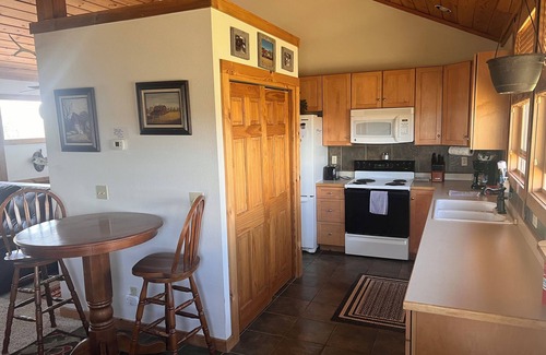 Walden House | Cozy townhome with WiFi in Walden. Dog friendly with fenced backyard.