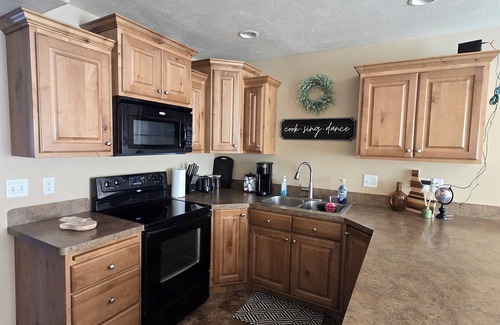 Ammon House | Cozy townhouse in Ammon