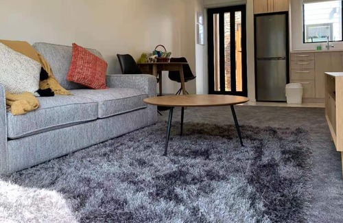 Linwood House | Cozy Townhouse in central city