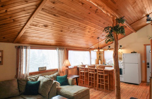 Campbellsport Cabin | Cozy Treehouse on the Lake