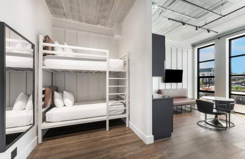 East Nashville Hotel | Cozy Trendy Hideaway for Art Lovers in East Nashville – Pure Creativity! 4 Units