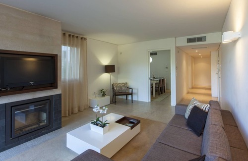 Carvalhal Hotel | Cozy Troia Stay: Oceanfront, Pool, Tennis and Apartments, Near to Costa Azul!