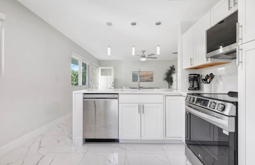 Melaleuca Gardens House | Cozy tropical home/Fishing near the ocean!