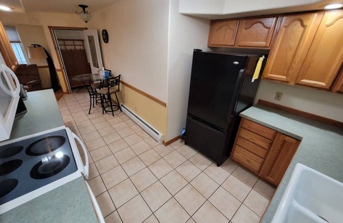 Lakeside House | Cozy two bedroom apartment off of flathead lake