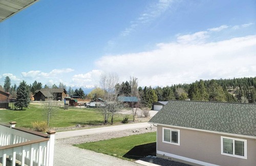 Lakeside House | Cozy two bedroom apartment off of flathead lake