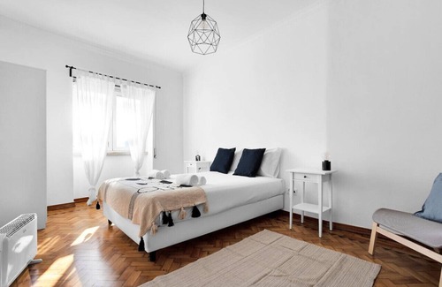Cacilhas Apartment | Cozy Two Bedroom Apartment in the Center of Almada