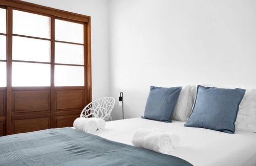 Cacilhas Apartment | Cozy Two Bedroom Apartment in the Center of Almada