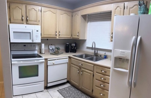 Longwood Apartment | Cozy two bedrooms apt