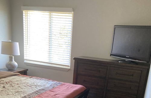Lawrence Apartment | Cozy up-to-date 2 bedroom apartment in central Indianapolis Indiana