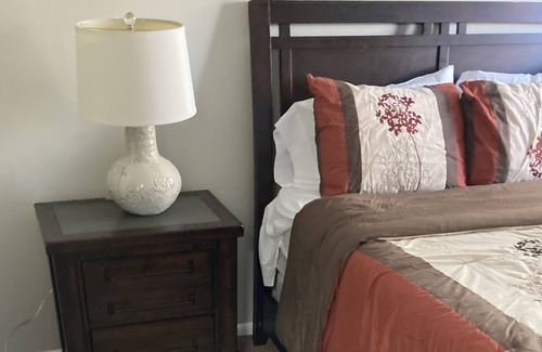 Lawrence Apartment | Cozy up-to-date 2 bedroom apartment in central Indianapolis Indiana