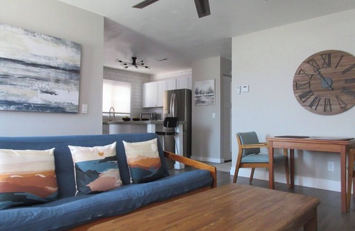 Rapid City House | Cozy, updated mid-century house. Close to downtown and Mt. Rushmore.
