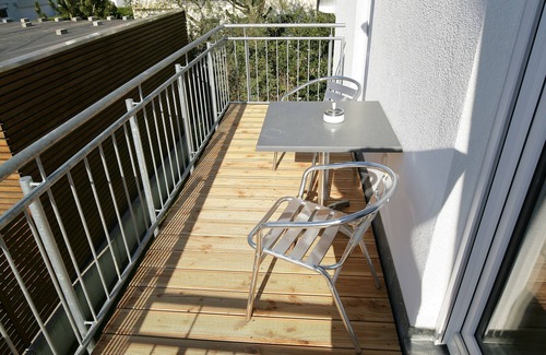 Jebenhausen Apartment | Cozy upper floor apartment with sauna and gym in Göppingen