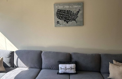 Powderhorn Apartment | Cozy Uptown 2bed 1bath apt