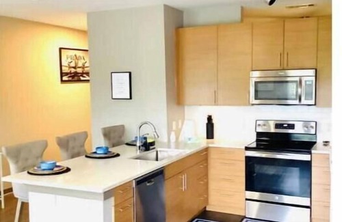 Fourth Ward Apartment | Cozy Uptown apartment with Gym and Swimming pool