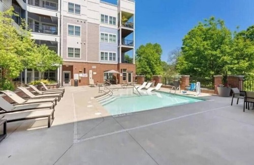 Fourth Ward Apartment | Cozy Uptown apartment with Gym and Swimming pool
