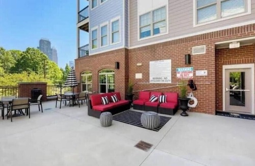 Fourth Ward Apartment | Cozy Uptown apartment with Gym and Swimming pool