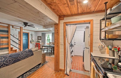 Hot Springs House | Cozy Hot Springs Cottage with a Short Walk to Bathhouse Row!