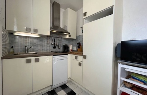 Domino House | Cozy Vacation Home Steps from Beach & Forest - Free WIFI, Parking, Sleeps 4