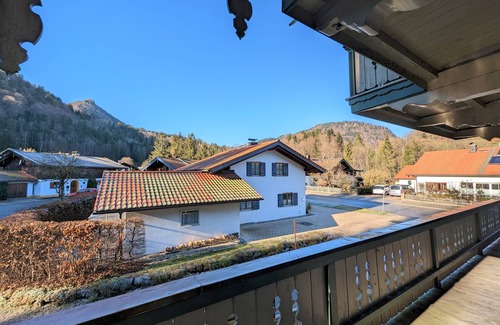 Ruhpolding Condo | Cozy vacation apartment with 3 bedrooms, 2 bathrooms and outdoor seating area