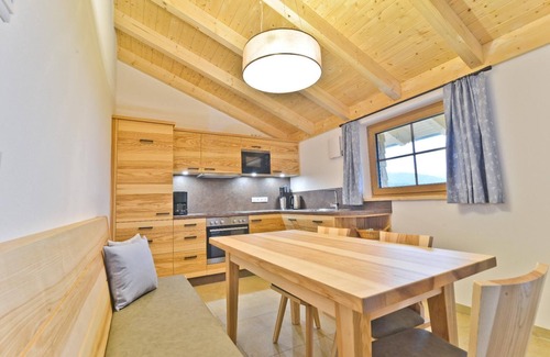 Arnbruck Apartment | Cozy vacation apartment (70sqm) on the 1st floor with private balcony and exposed roof trusses