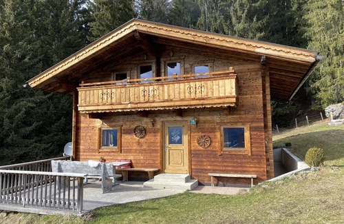 Distelberg Cabin | Cozy vacation cabin with a magnificent view