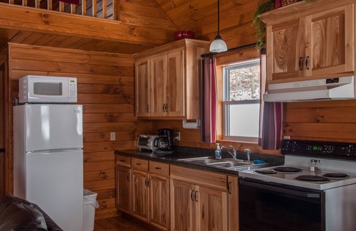 Sharpsburg Cabin | Cozy Vacation Getaway and Hunter's Paradise