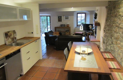 Muslone House | Cozy vacation home w/garden & patio & stunning view of the lake