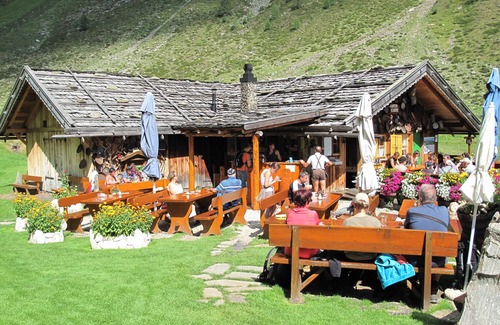 Maranza Apartment | Cozy vacation apartment in South Tyrol, 4 to 10 persons, pet-friendly!