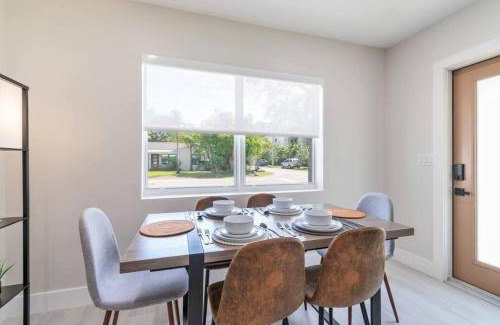 Lake Ridge House | Cozy Victoria Park Retreat Unit 3 - Las Olas Beach