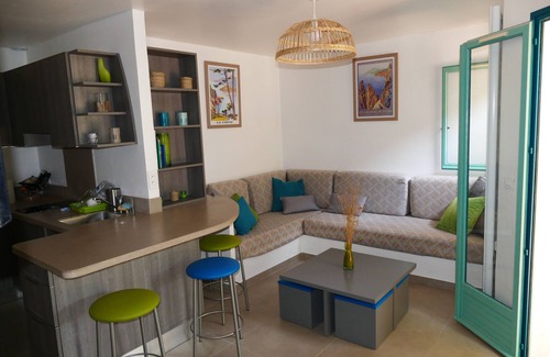 Lecci House | Cozy villa 🌞, air-conditioned, 5' walk to San Ciprianu beach 🌊