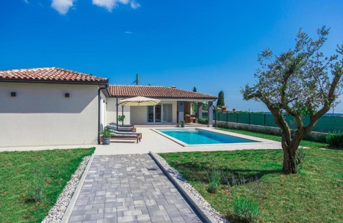 Smoljanci Villa | Cozy villa Cristalines with private pool near Pula