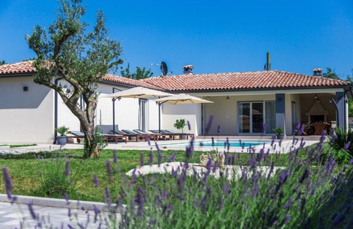 Smoljanci Villa | Cozy villa Cristalines with private pool near Pula