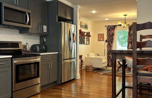 Villa Heights Cottage | Cozy Villa Heights Cottage
