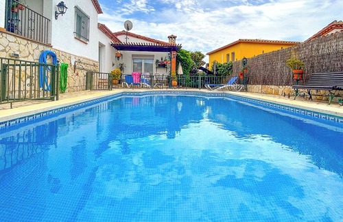Calonge Villa | Cozy villa with pool and large garden. offer 01/06-08/06/19