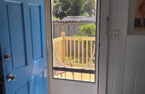 Crescent Beach House | Cozy Vintage Artist Cottage. 5-minute walk to the beach, n2BR/1 BA. Pets OK,