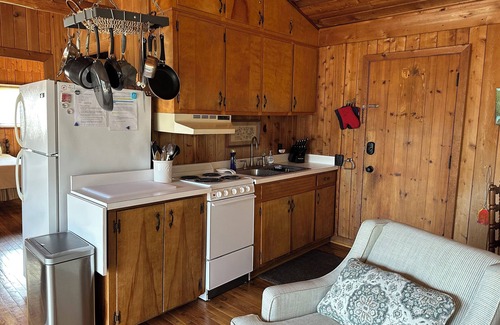 Huddleston Cabin | Cozy Waterfront Cottage - Cabin 5 Cedar Key , No Wake Cove, Great Views