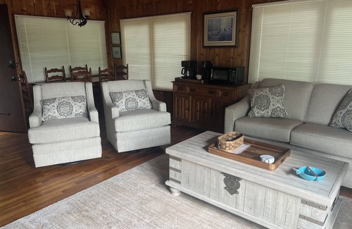 Huddleston Cabin | Cozy Waterfront Cottage - Cabin 5 Cedar Key , No Wake Cove, Great Views