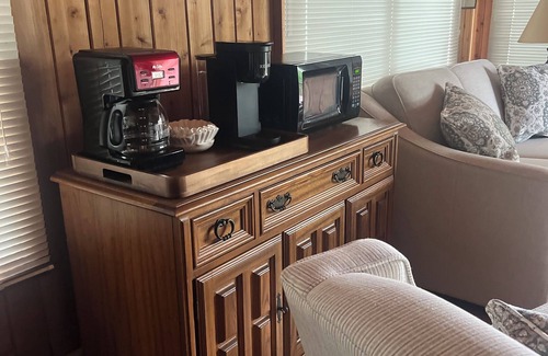 Huddleston Cabin | Cozy Waterfront Cottage - Cabin 5 Cedar Key , No Wake Cove, Great Views