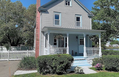 Warwick House | Cozy Waterfront Furnished Home, Ideal for Travel Nurses & Corporate Stays