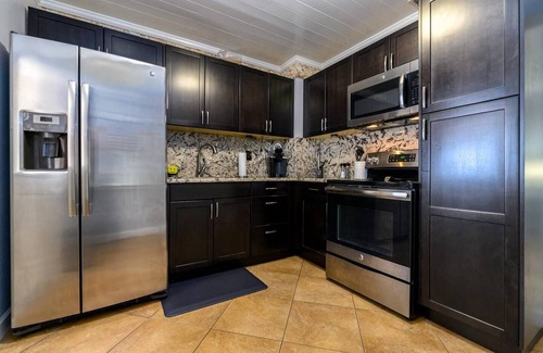 Sun Bay South House | Cozy Well-Equipped Home In The Heart Of South Tampa. Amazing Fenced-in Backyard!