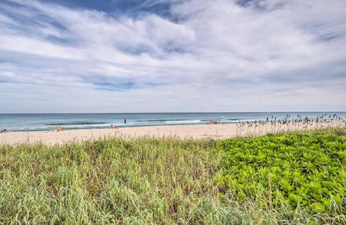 Singer Island Apartment | Cozy West Palm Beach Condo 1 Block to Shore!